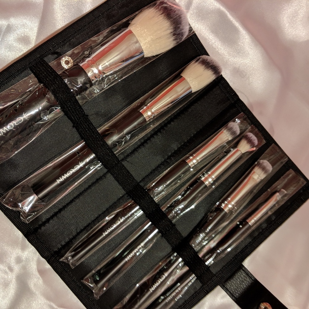 Crown Pro brush set